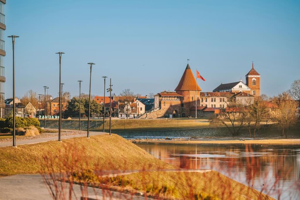 Bright Kaunas Apartment With Castle View Exterior photo