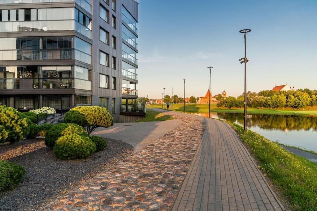 Bright Kaunas Apartment With Castle View Exterior photo
