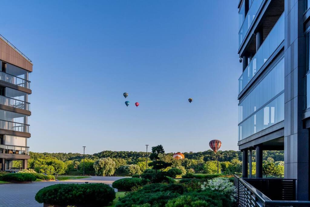 Bright Kaunas Apartment With Castle View Exterior photo